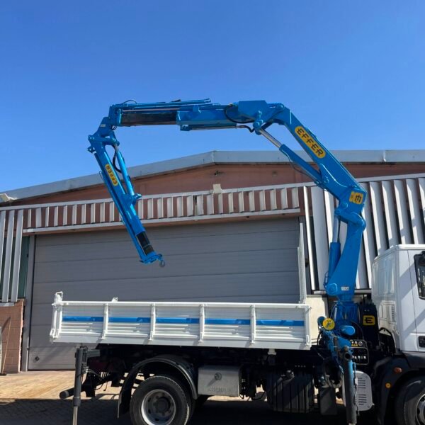 Iveco Eurocargo 140E18 con gru e ribaltabile